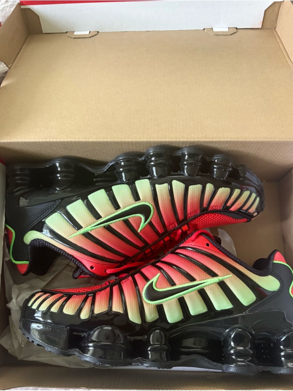 Nike Men’s Gradient Red-to-Green Athletic Sneakers, NEW WITH BOX